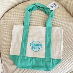 Trader joes mini green canvas tote🌸